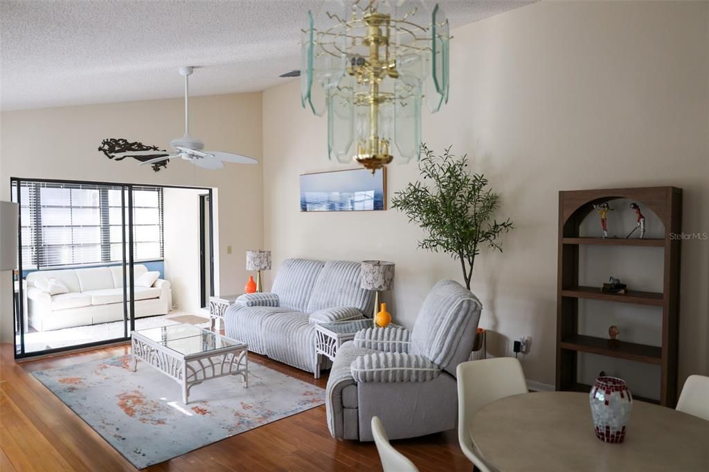 出租: $2,100 (2 贝兹, 2 浴室, 1193 平方英尺)