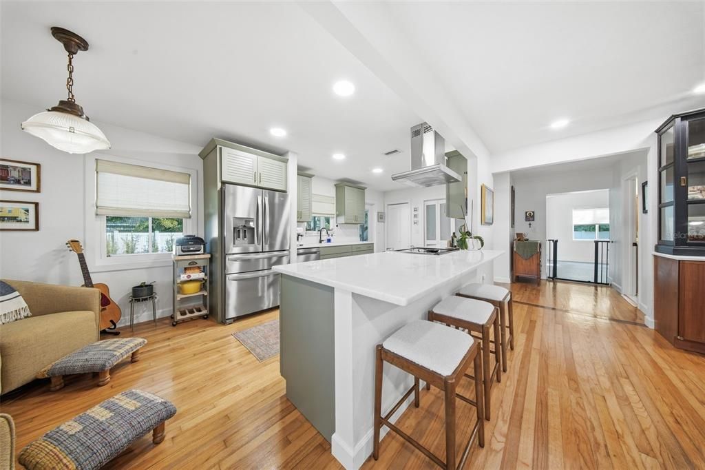 待售: $1,200,000 (4 贝兹, 2 浴室, 1950 平方英尺)