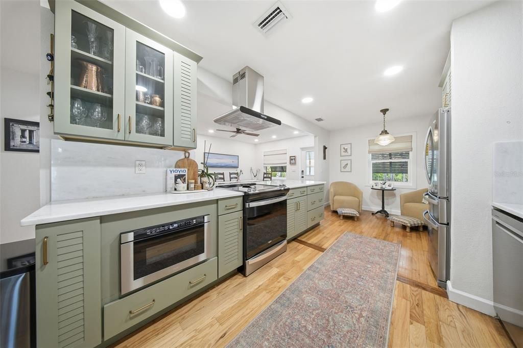 待售: $1,200,000 (4 贝兹, 2 浴室, 1950 平方英尺)