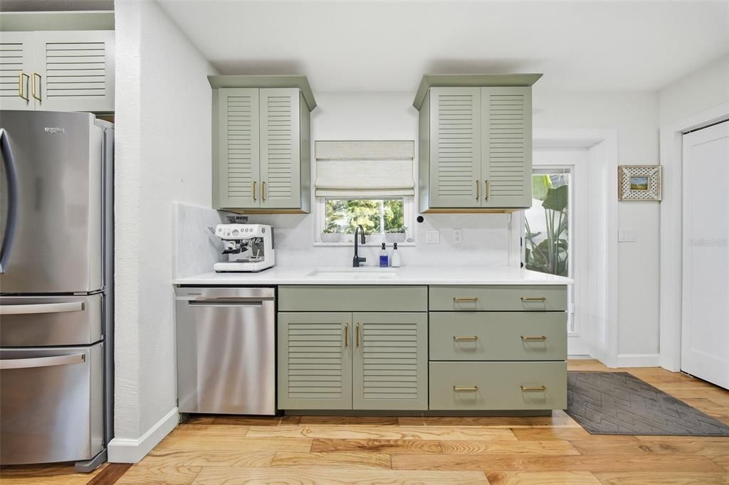 待售: $1,200,000 (4 贝兹, 2 浴室, 1950 平方英尺)