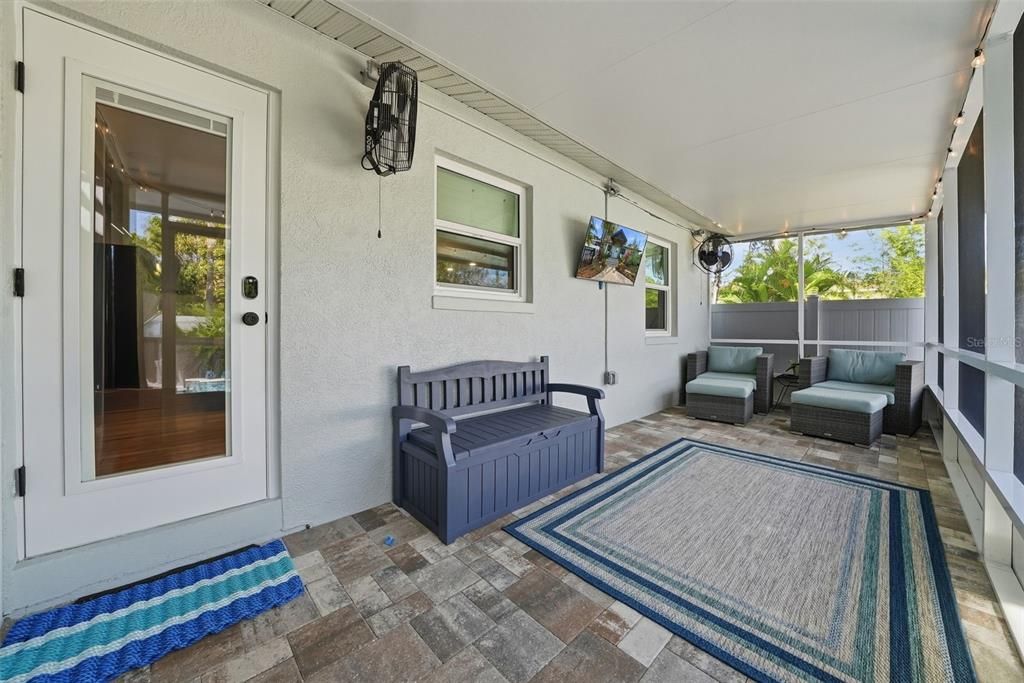 待售: $1,200,000 (4 贝兹, 2 浴室, 1950 平方英尺)