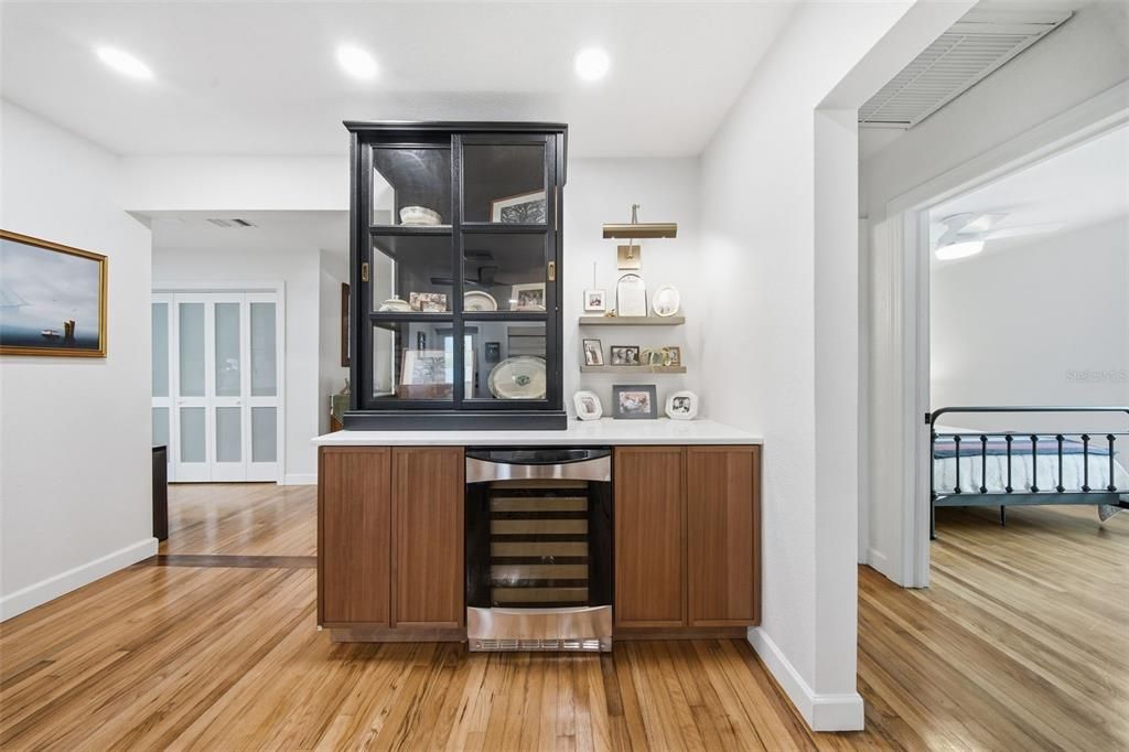 待售: $1,200,000 (4 贝兹, 2 浴室, 1950 平方英尺)