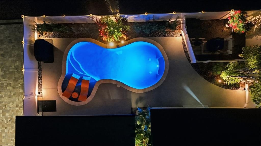 待售: $1,200,000 (4 贝兹, 2 浴室, 1950 平方英尺)