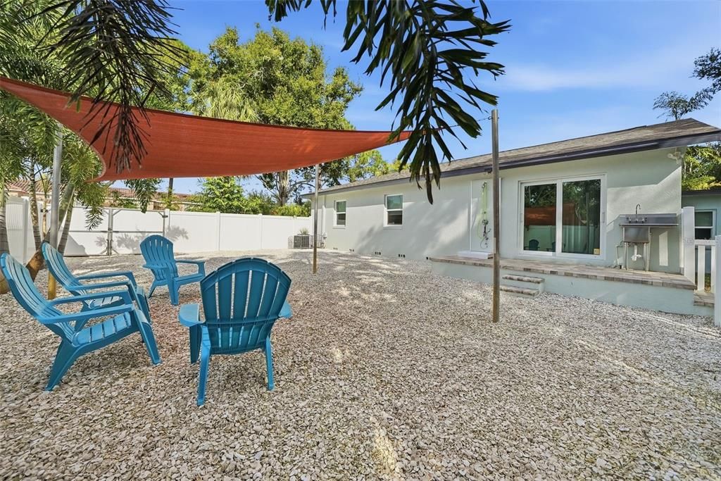 待售: $1,200,000 (4 贝兹, 2 浴室, 1950 平方英尺)