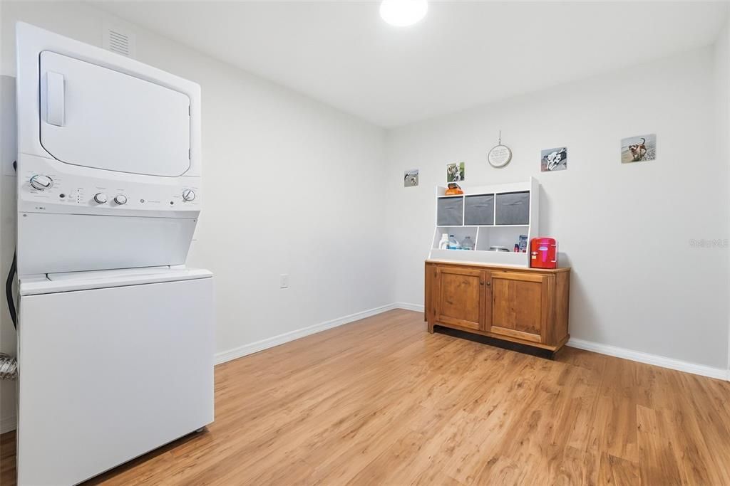 待售: $1,200,000 (4 贝兹, 2 浴室, 1950 平方英尺)