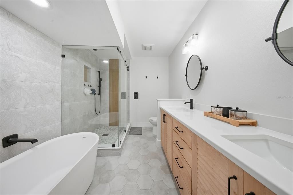 待售: $1,200,000 (4 贝兹, 2 浴室, 1950 平方英尺)