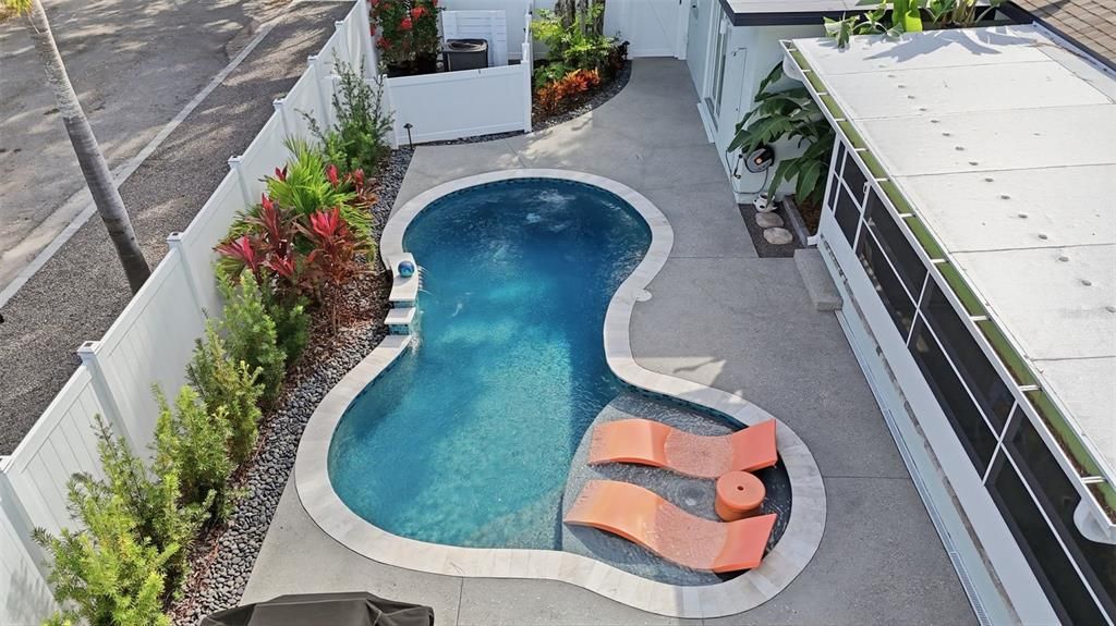 待售: $1,200,000 (4 贝兹, 2 浴室, 1950 平方英尺)