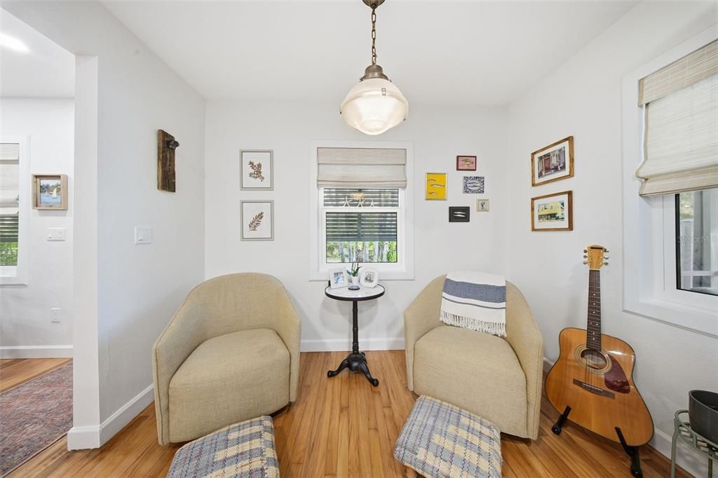 待售: $1,200,000 (4 贝兹, 2 浴室, 1950 平方英尺)