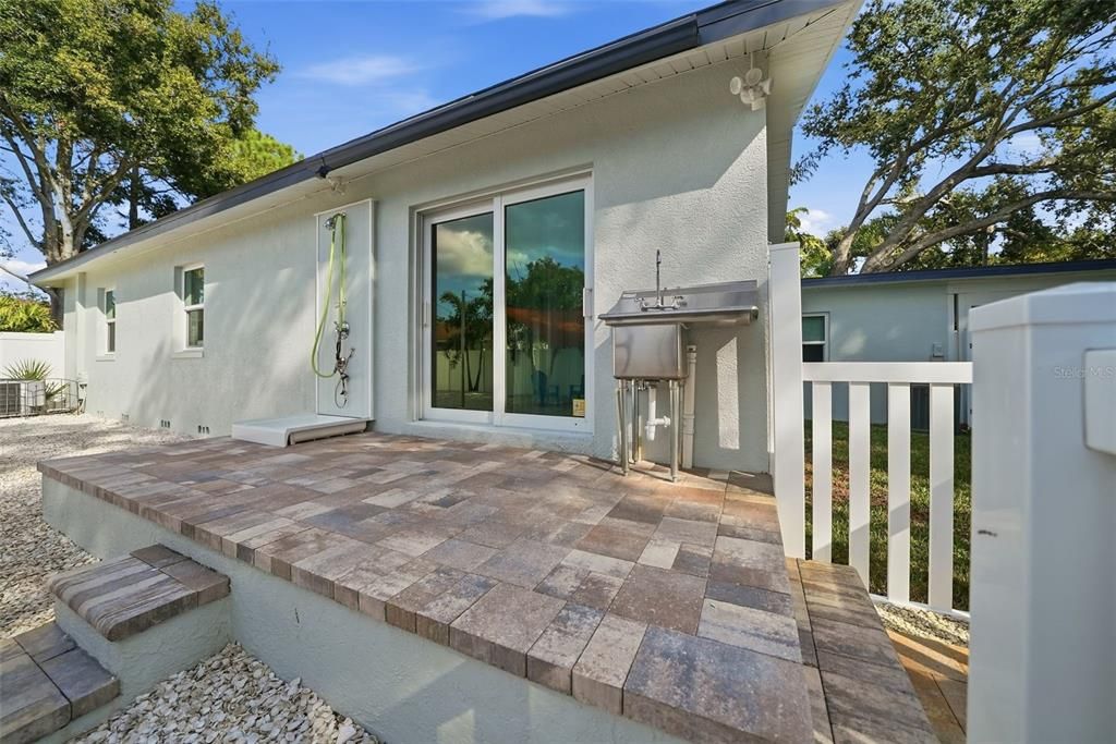 待售: $1,200,000 (4 贝兹, 2 浴室, 1950 平方英尺)