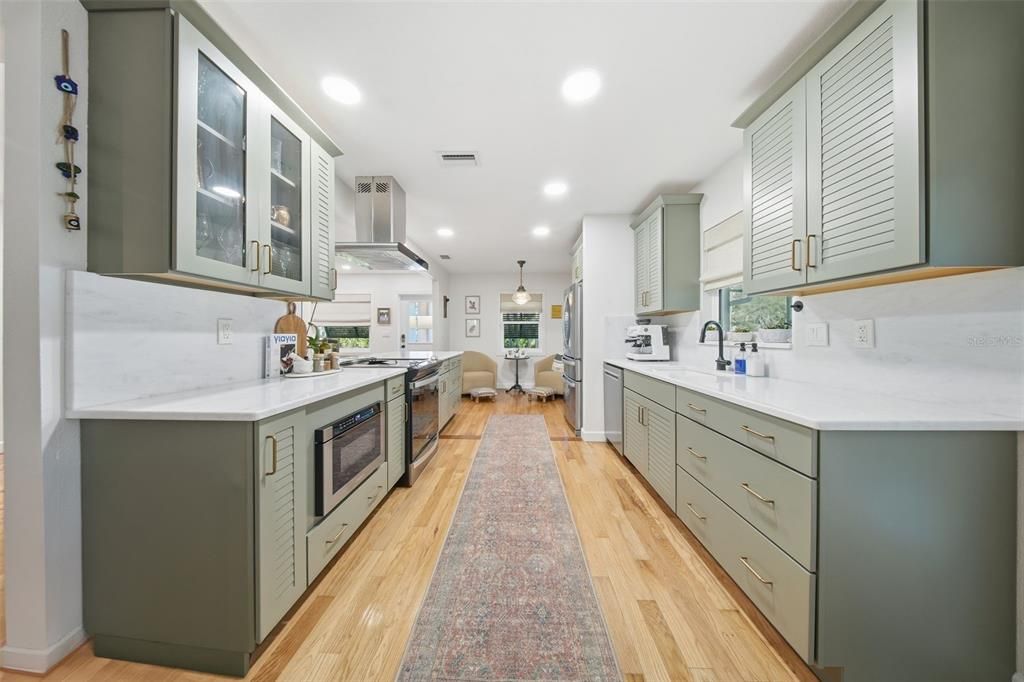 待售: $1,200,000 (4 贝兹, 2 浴室, 1950 平方英尺)