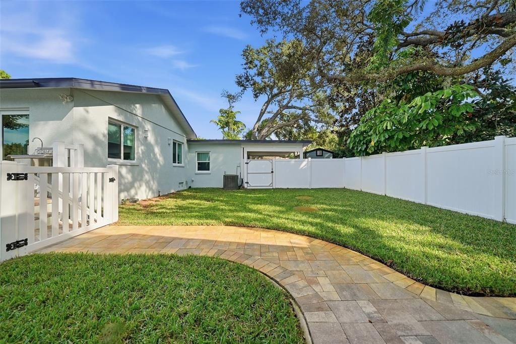 待售: $1,200,000 (4 贝兹, 2 浴室, 1950 平方英尺)