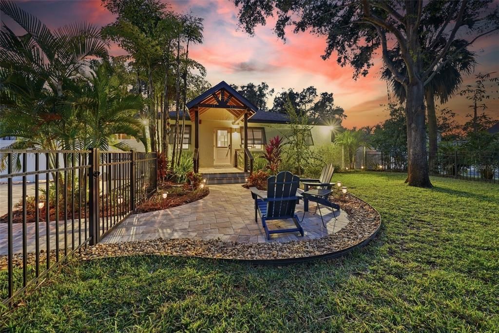 待售: $1,200,000 (4 贝兹, 2 浴室, 1950 平方英尺)