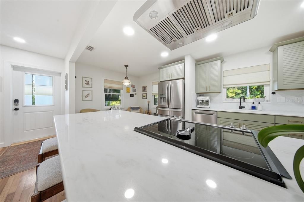 待售: $1,200,000 (4 贝兹, 2 浴室, 1950 平方英尺)