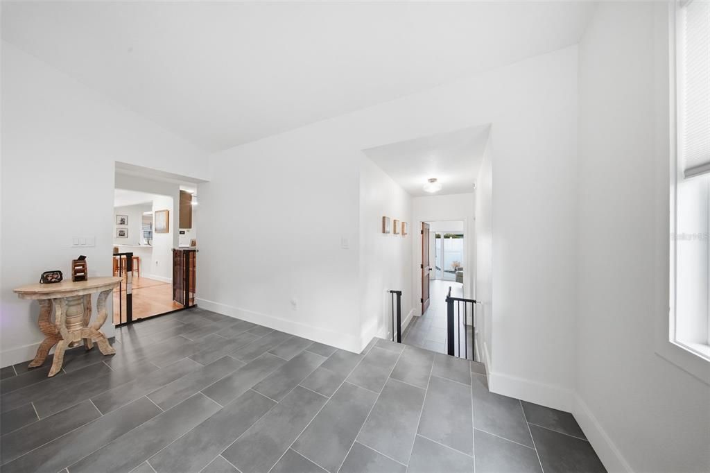 待售: $1,200,000 (4 贝兹, 2 浴室, 1950 平方英尺)