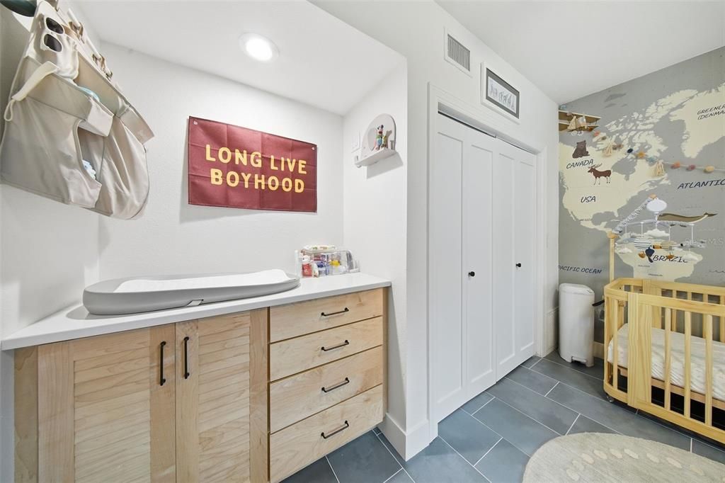 待售: $1,200,000 (4 贝兹, 2 浴室, 1950 平方英尺)