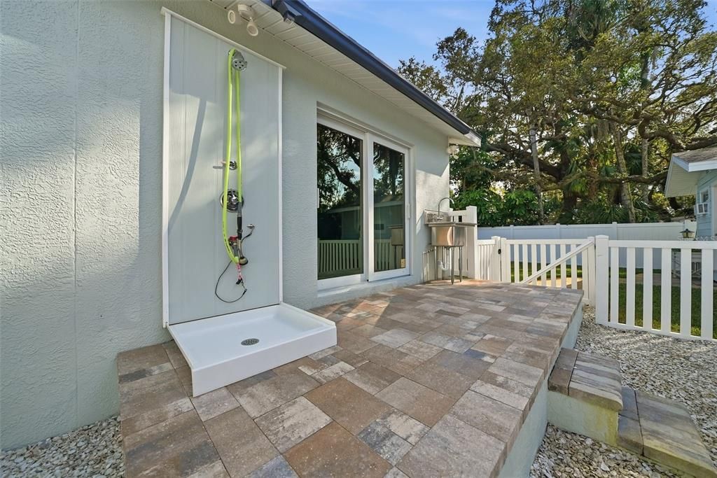 待售: $1,200,000 (4 贝兹, 2 浴室, 1950 平方英尺)