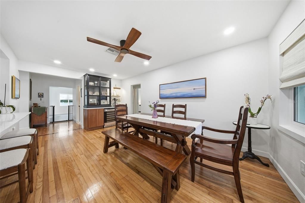 待售: $1,200,000 (4 贝兹, 2 浴室, 1950 平方英尺)