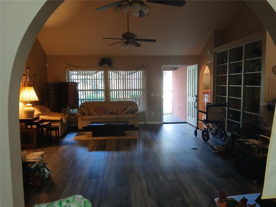 For Sale: $579,000 (3 beds, 2 baths, 2462 Square Feet)