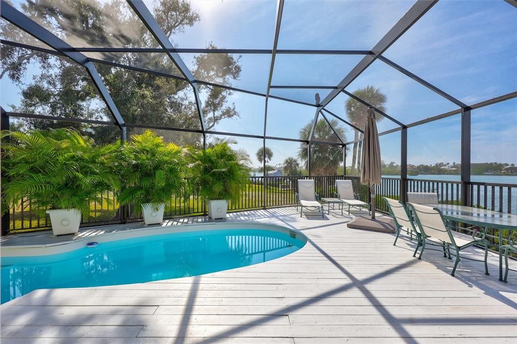 合同活跃: $1,595,000 (3 贝兹, 2 浴室, 2347 平方英尺)