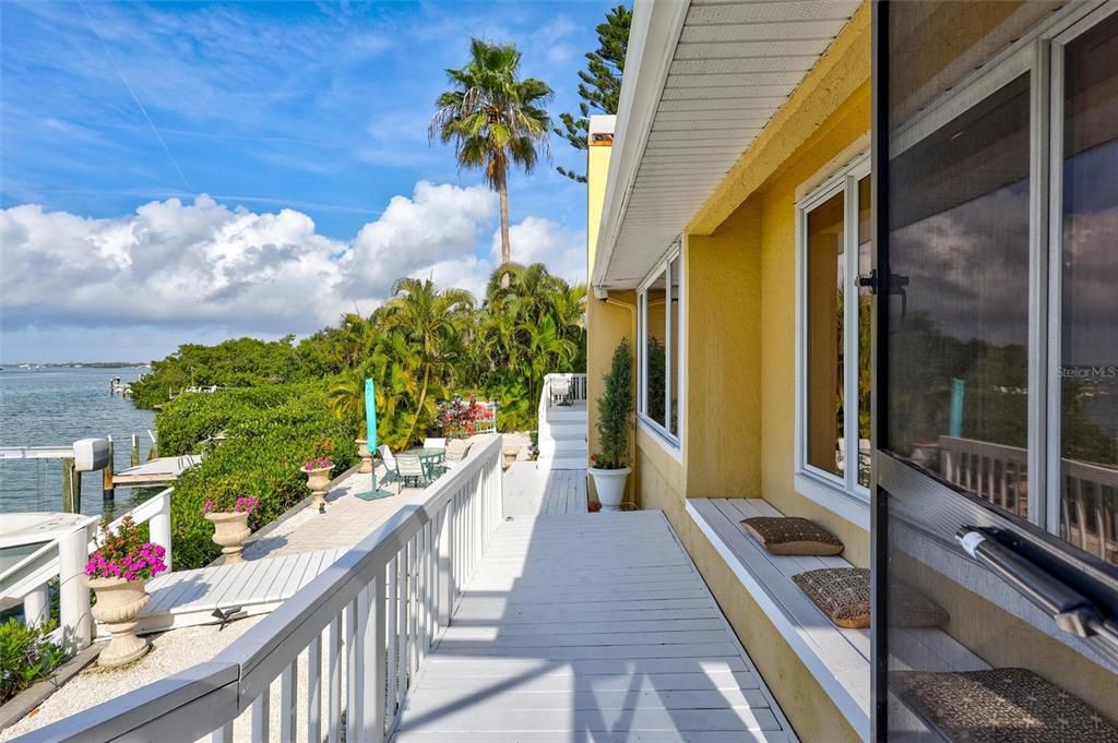 合同活跃: $1,595,000 (3 贝兹, 2 浴室, 2347 平方英尺)