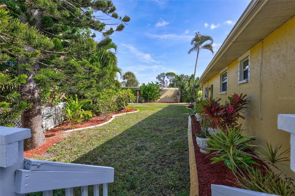 合同活跃: $1,595,000 (3 贝兹, 2 浴室, 2347 平方英尺)