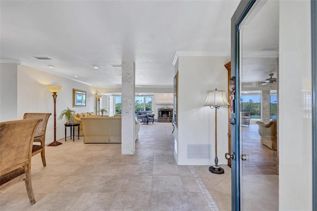 合同活跃: $1,595,000 (3 贝兹, 2 浴室, 2347 平方英尺)