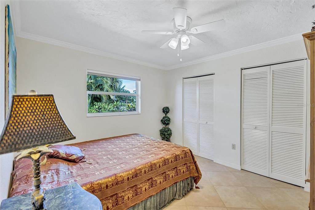 合同活跃: $1,595,000 (3 贝兹, 2 浴室, 2347 平方英尺)