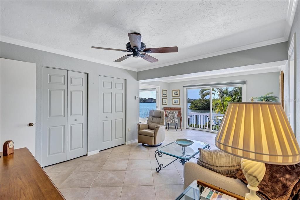 合同活跃: $1,595,000 (3 贝兹, 2 浴室, 2347 平方英尺)