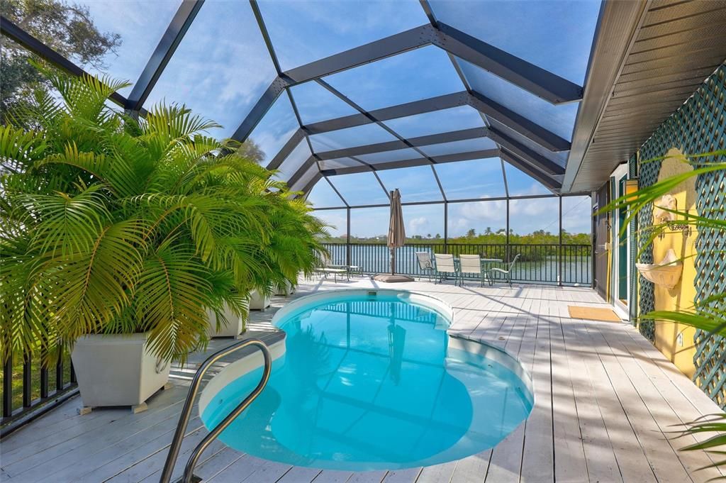 合同活跃: $1,595,000 (3 贝兹, 2 浴室, 2347 平方英尺)