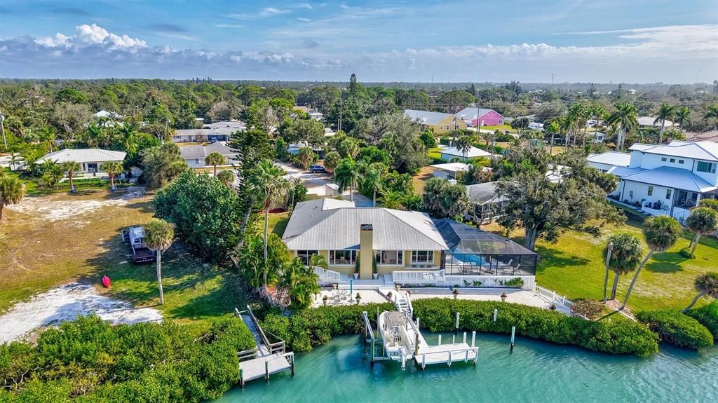 合同活跃: $1,595,000 (3 贝兹, 2 浴室, 2347 平方英尺)