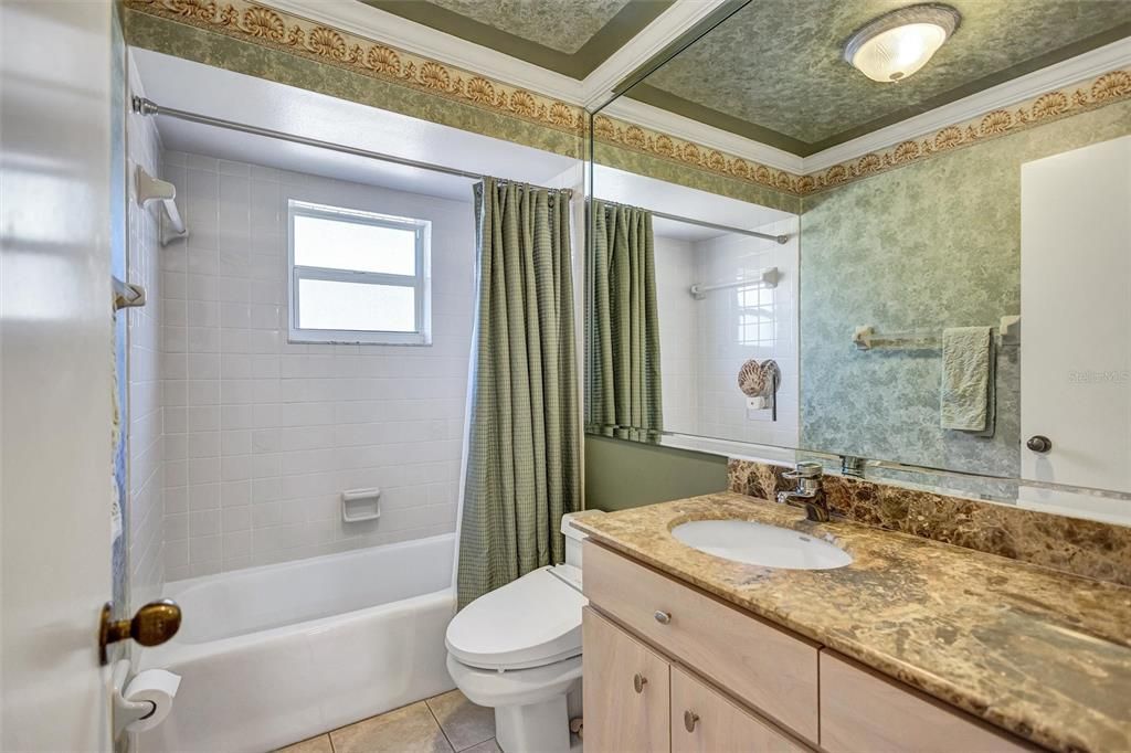 合同活跃: $1,595,000 (3 贝兹, 2 浴室, 2347 平方英尺)