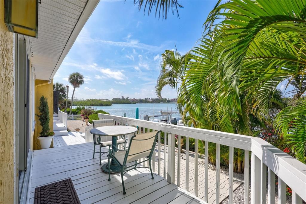 合同活跃: $1,595,000 (3 贝兹, 2 浴室, 2347 平方英尺)