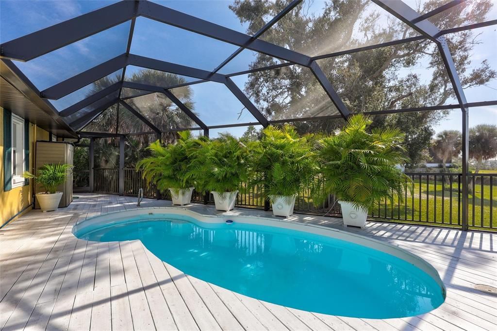 合同活跃: $1,595,000 (3 贝兹, 2 浴室, 2347 平方英尺)