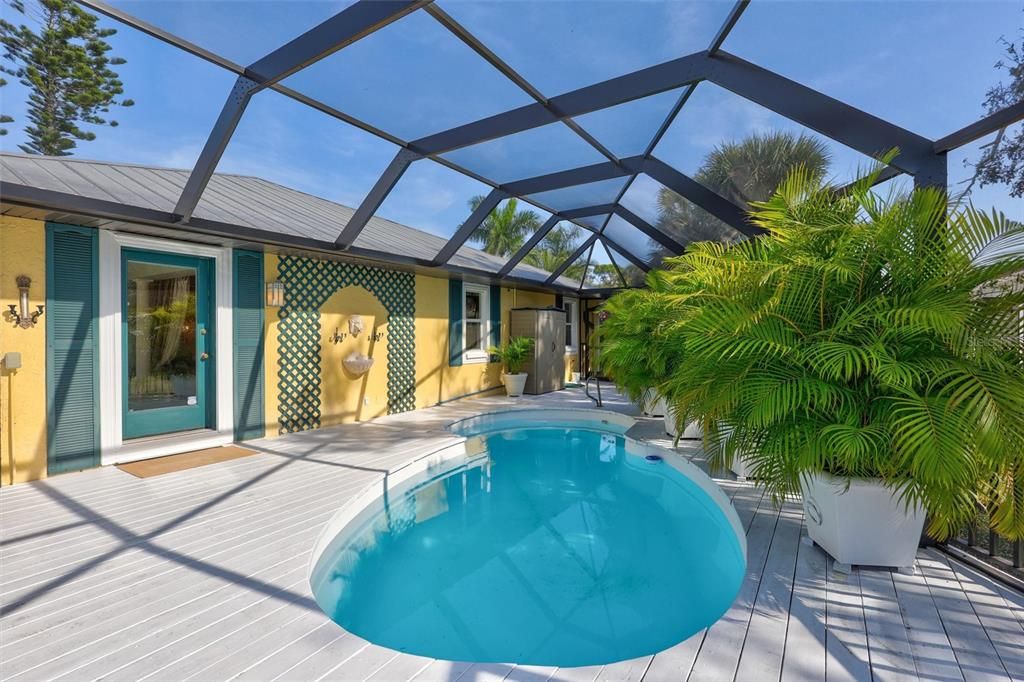 合同活跃: $1,595,000 (3 贝兹, 2 浴室, 2347 平方英尺)