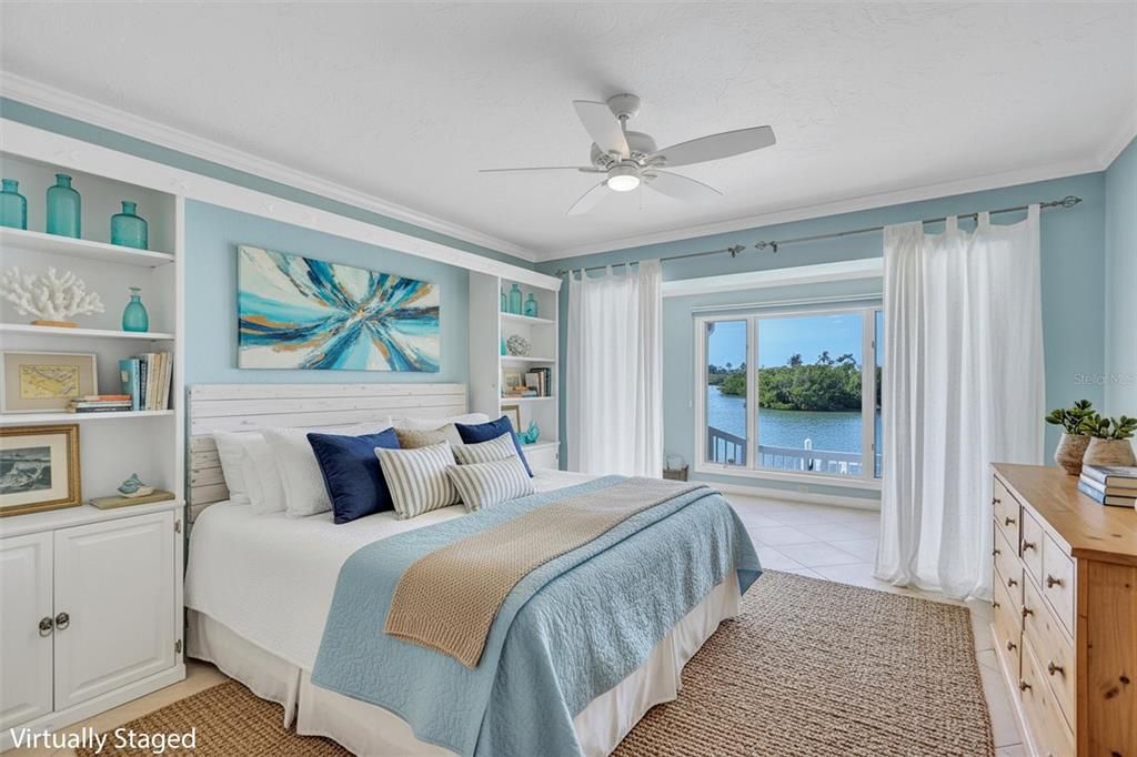 合同活跃: $1,595,000 (3 贝兹, 2 浴室, 2347 平方英尺)