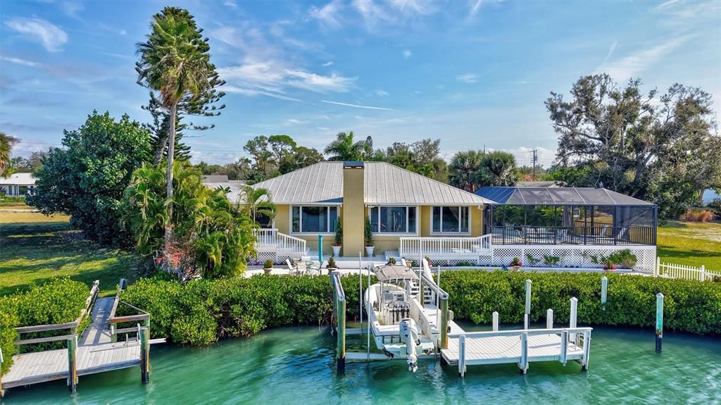 合同活跃: $1,595,000 (3 贝兹, 2 浴室, 2347 平方英尺)