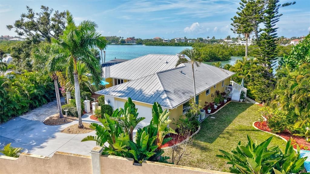 合同活跃: $1,595,000 (3 贝兹, 2 浴室, 2347 平方英尺)