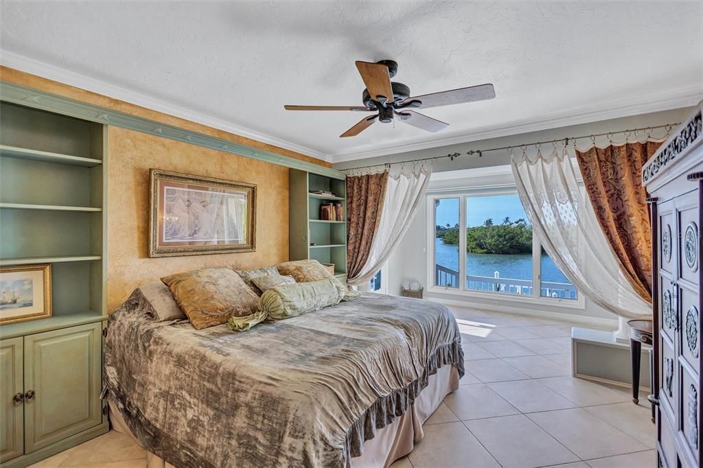 合同活跃: $1,595,000 (3 贝兹, 2 浴室, 2347 平方英尺)