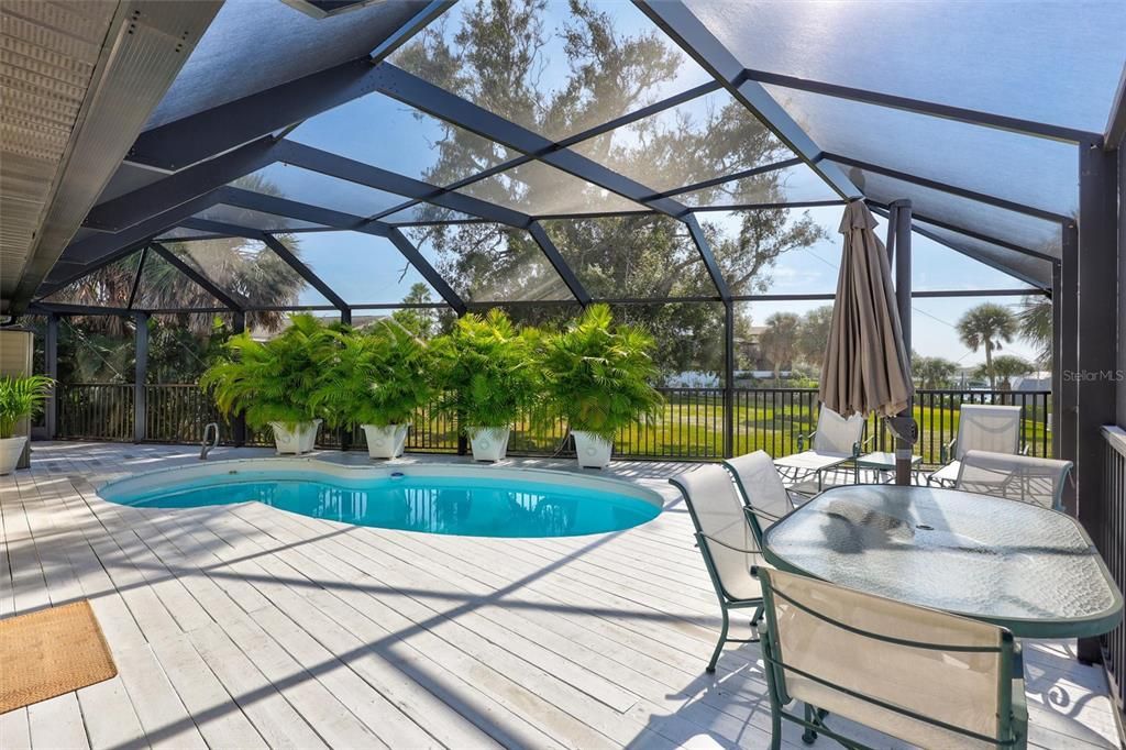 合同活跃: $1,595,000 (3 贝兹, 2 浴室, 2347 平方英尺)