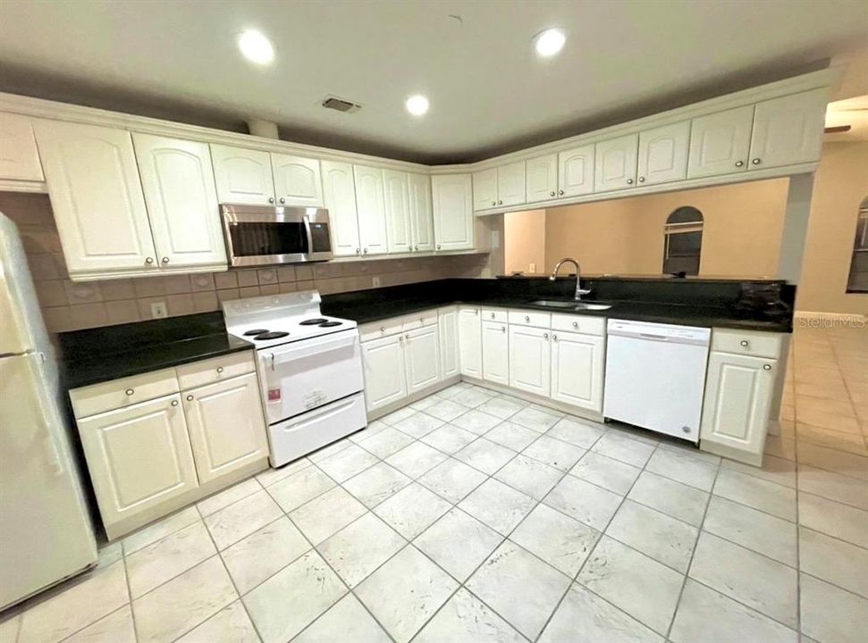 For Rent: $2,450 (3 beds, 2 baths, 1510 Square Feet)