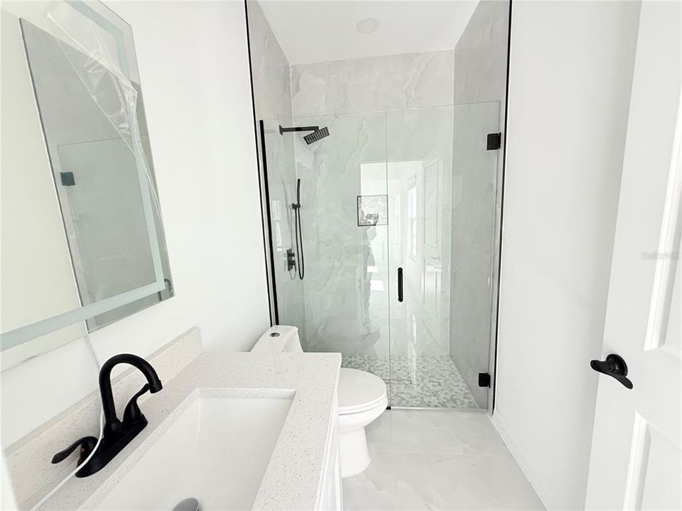 En Venta: $305,000 (3 camas, 3 baños, 1063 Pies cuadrados)