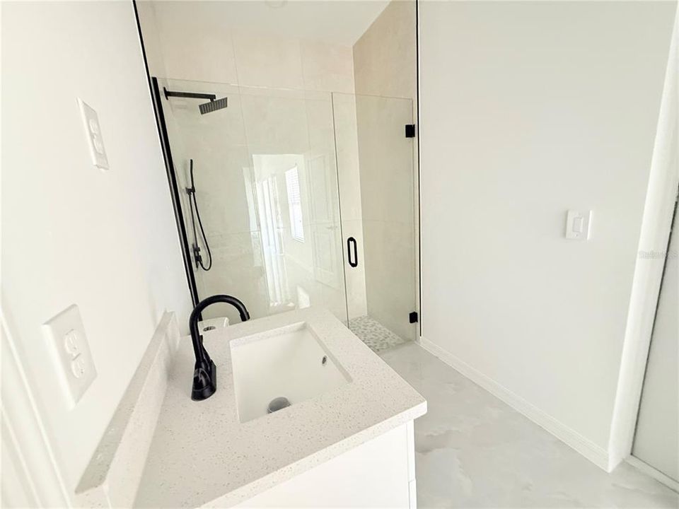 En Venta: $305,000 (3 camas, 3 baños, 1063 Pies cuadrados)