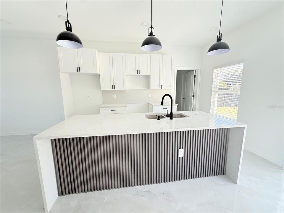 En Venta: $305,000 (3 camas, 3 baños, 1063 Pies cuadrados)