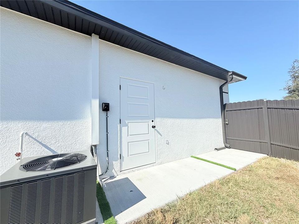 En Venta: $305,000 (3 camas, 3 baños, 1063 Pies cuadrados)