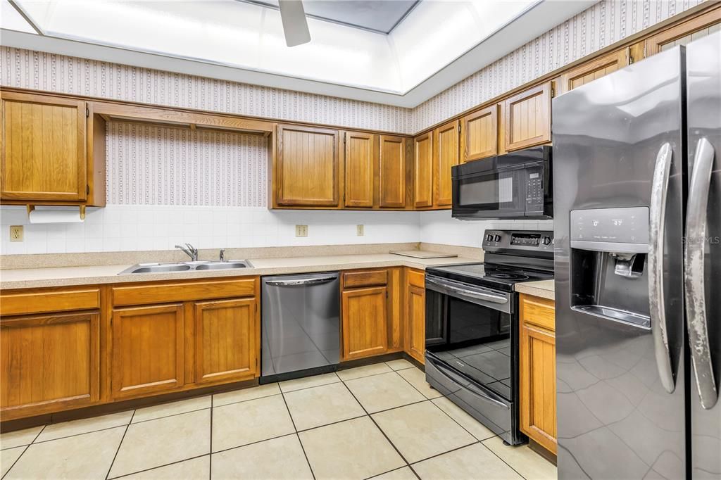 待售: $299,900 (3 贝兹, 2 浴室, 1600 平方英尺)