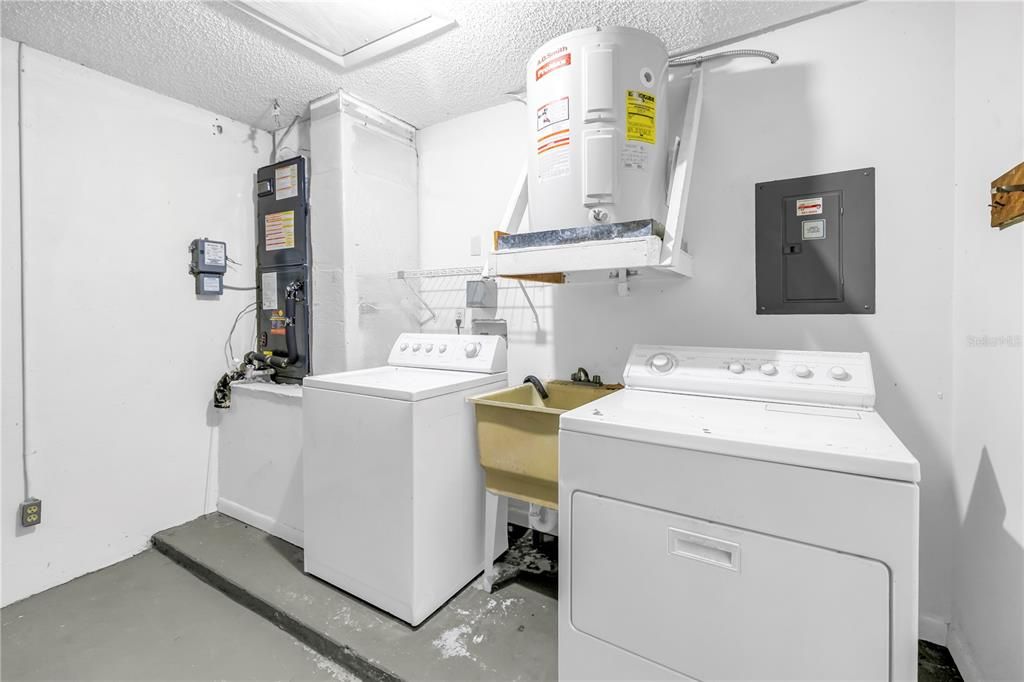 待售: $299,900 (3 贝兹, 2 浴室, 1600 平方英尺)