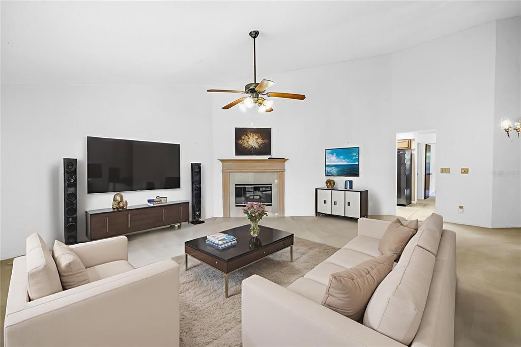 待售: $299,900 (3 贝兹, 2 浴室, 1600 平方英尺)