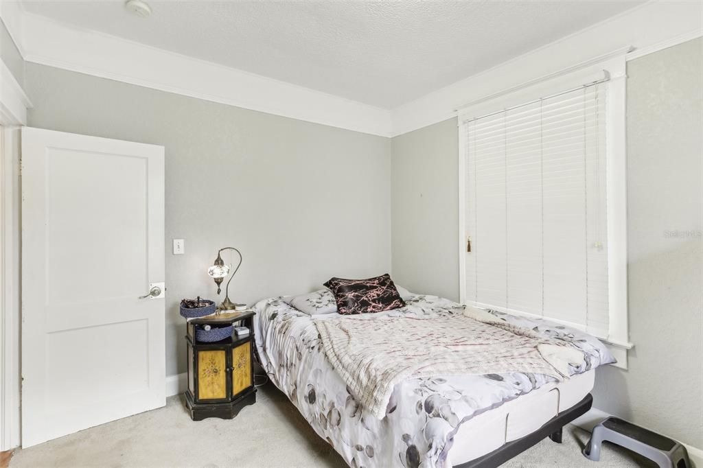 待售: $295,000 (2 贝兹, 1 浴室, 1078 平方英尺)