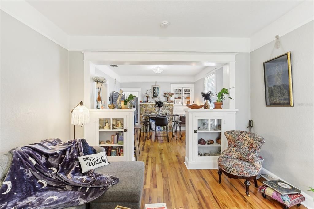 待售: $295,000 (2 贝兹, 1 浴室, 1078 平方英尺)