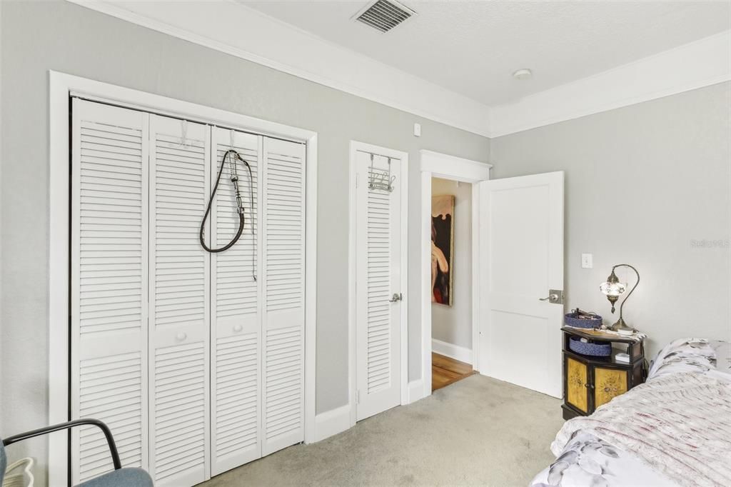 待售: $295,000 (2 贝兹, 1 浴室, 1078 平方英尺)